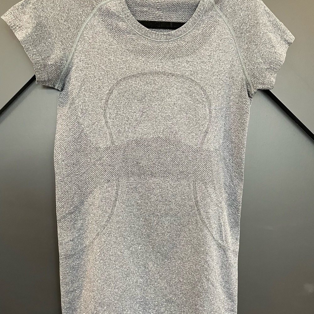 Lululemon Swiftly Tech Running short sleeve T Shirt Women’s Gray Sz 6